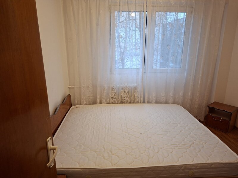 Piata Resita, Berceni